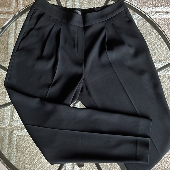 Aritzia Babaton Cohen Pant pleated with pockets and elastic back. Black size 8 - Picture 1 of 16